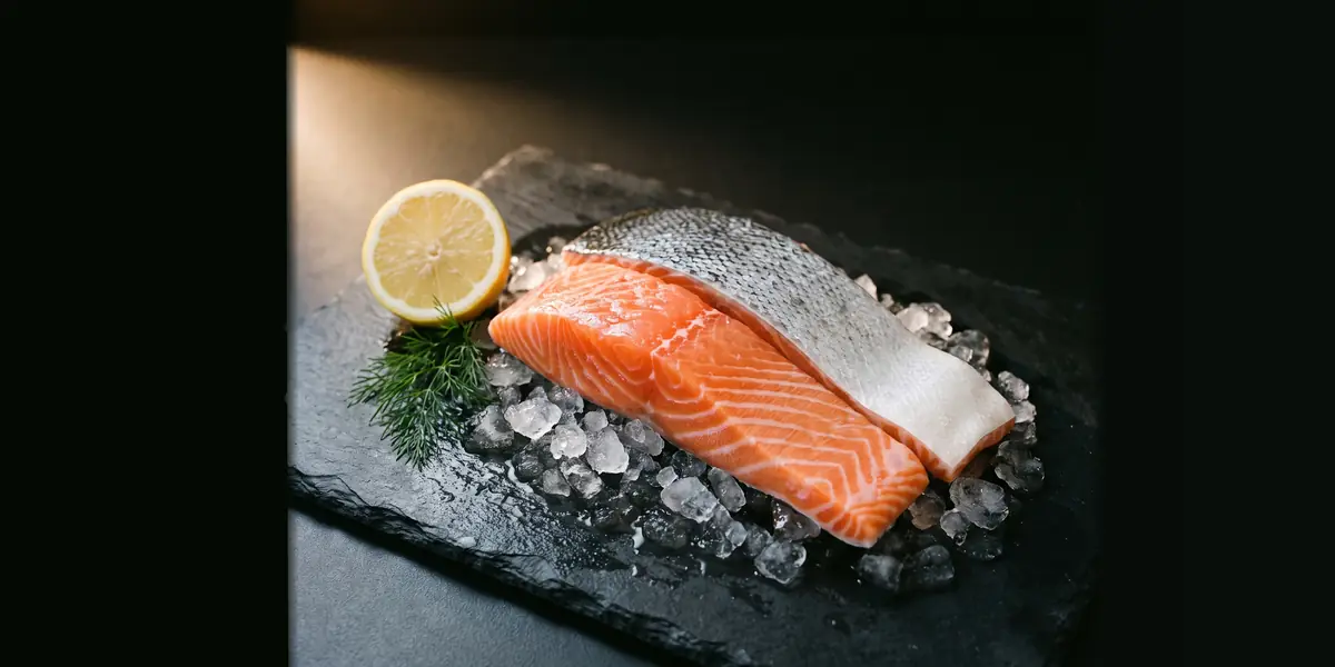 Wild-caught Alaskan salmon fillet with firm flesh and natural colour, delivered in Mauritius